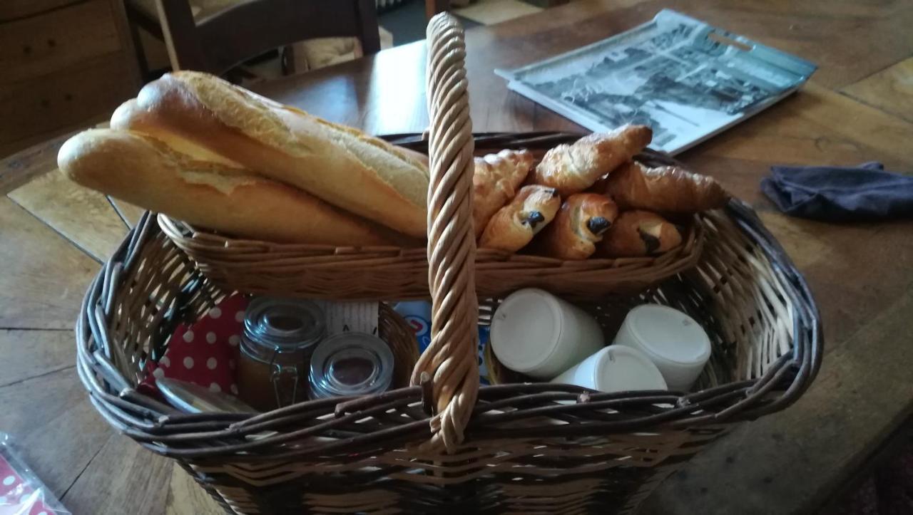 La Ferme De L'Isle Et Sa Roulotte Bed & Breakfast Avaray Dış mekan fotoğraf