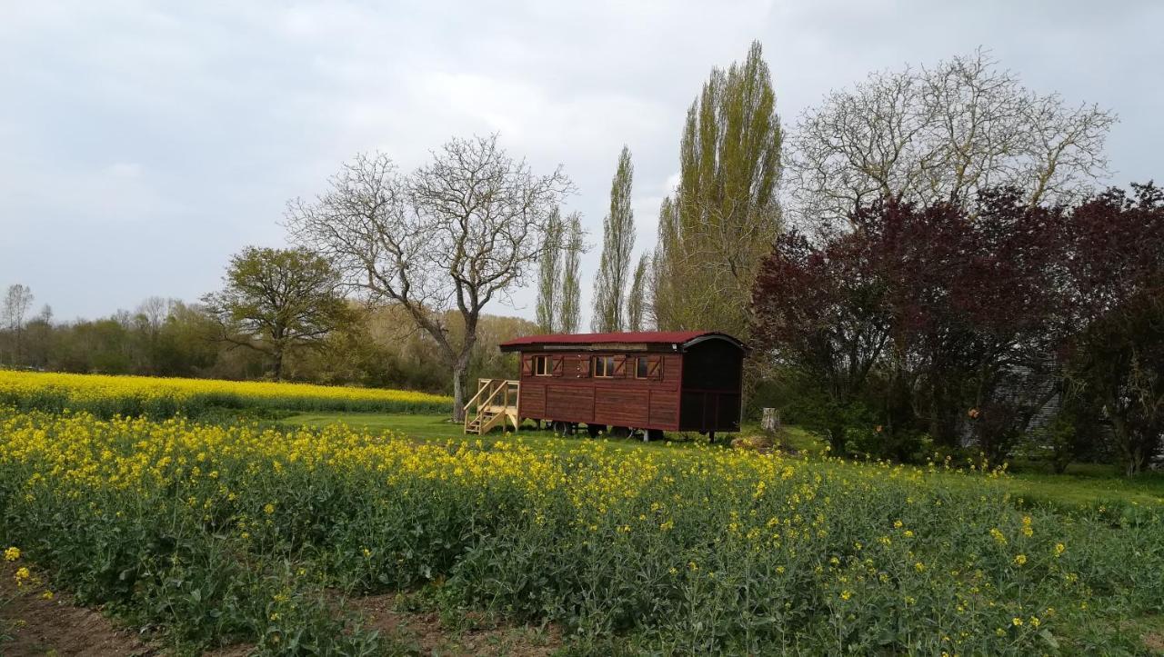 La Ferme De L'Isle Et Sa Roulotte Bed & Breakfast Avaray Dış mekan fotoğraf