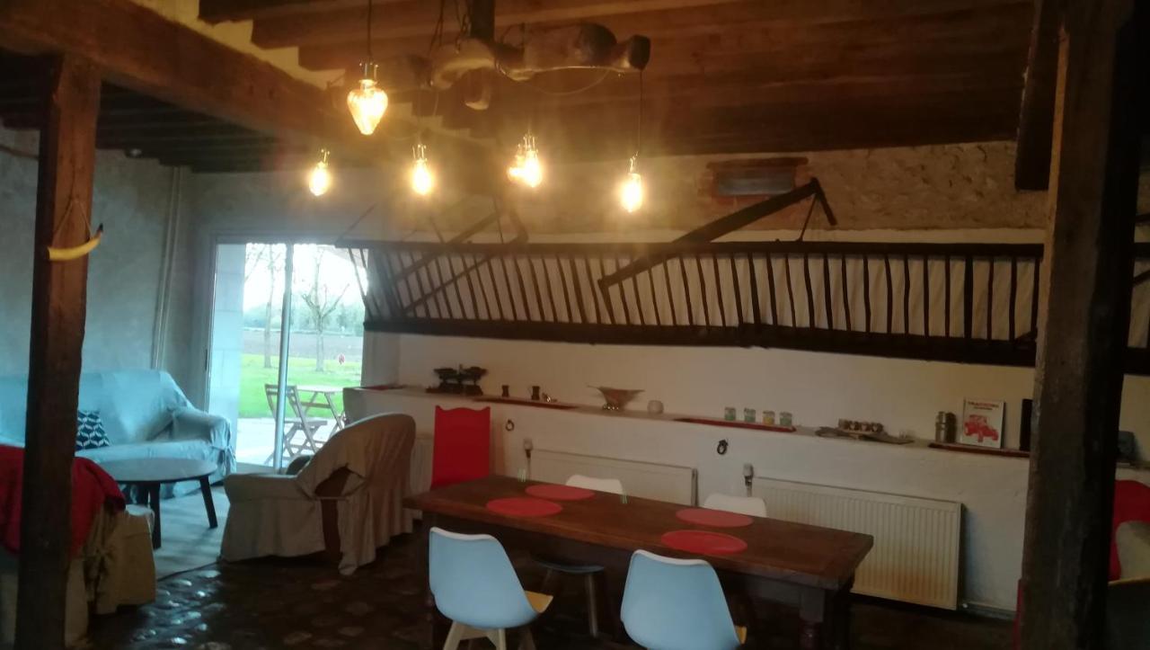 La Ferme De L'Isle Et Sa Roulotte Bed & Breakfast Avaray Dış mekan fotoğraf
