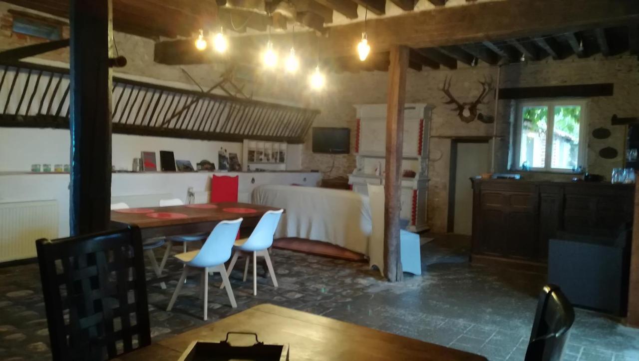 La Ferme De L'Isle Et Sa Roulotte Bed & Breakfast Avaray Dış mekan fotoğraf