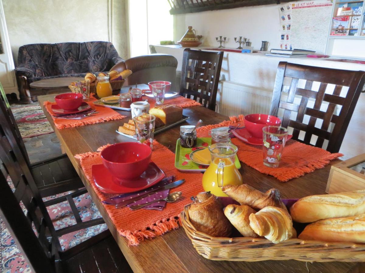 La Ferme De L'Isle Et Sa Roulotte Bed & Breakfast Avaray Dış mekan fotoğraf