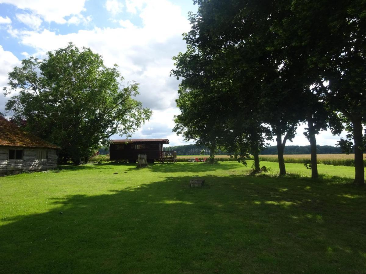 La Ferme De L'Isle Et Sa Roulotte Bed & Breakfast Avaray Dış mekan fotoğraf
