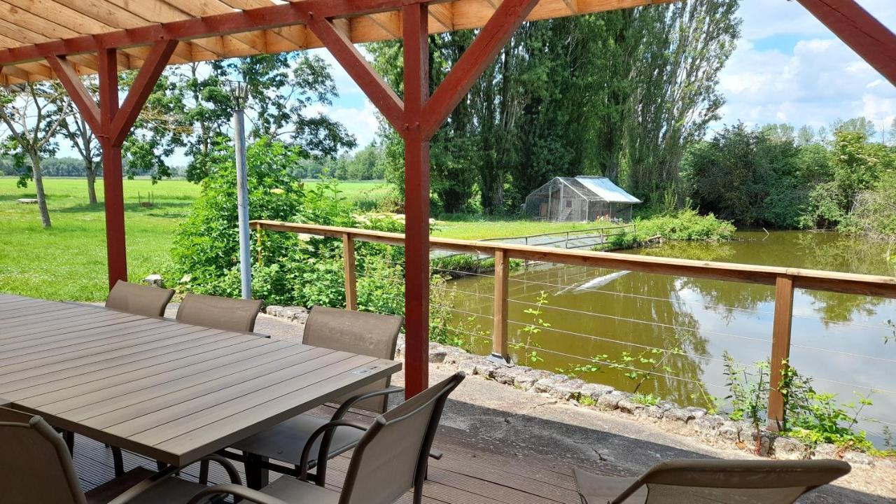La Ferme De L'Isle Et Sa Roulotte Bed & Breakfast Avaray Dış mekan fotoğraf